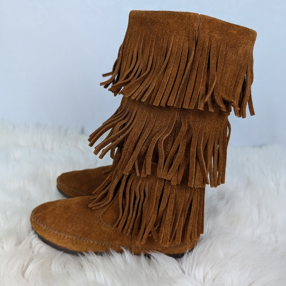 Minnetonka leather tassel boots, women's size 7, brown - Picture 2 of 8